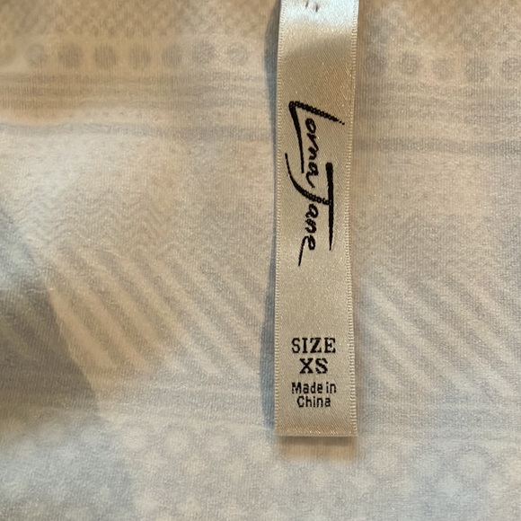 Super cute and comfy Lorna Jane hoodie with front zip and thumb holes. - Picture 8 of 15